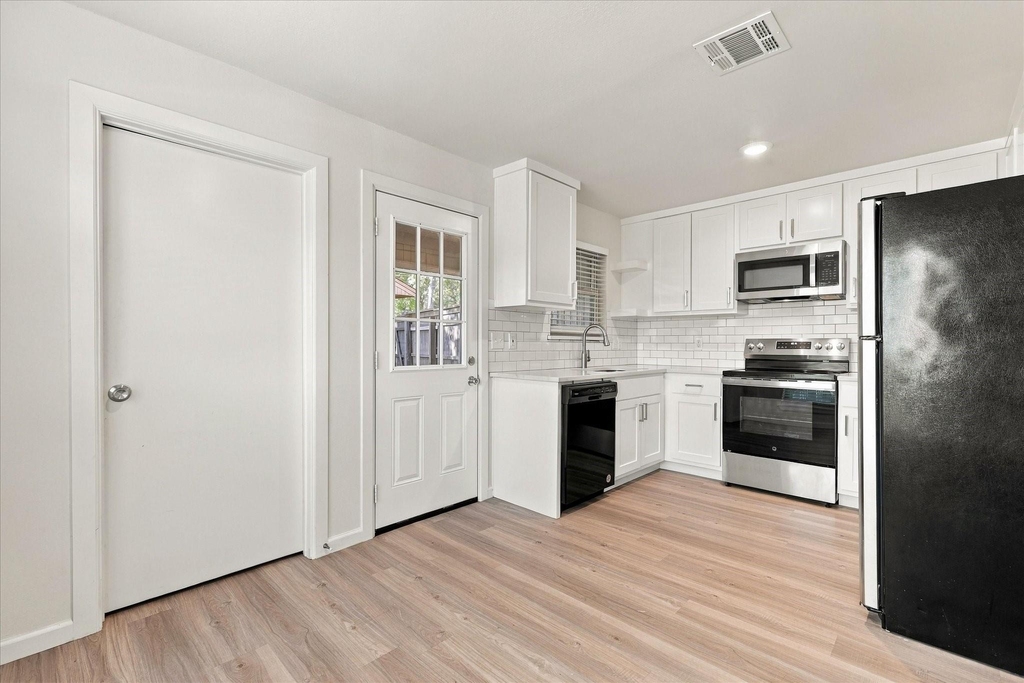 3701 W 6th Street - Photo 11
