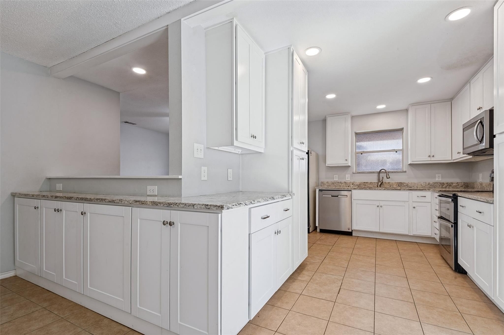 2218 Royal Oaks Drive - Photo 3