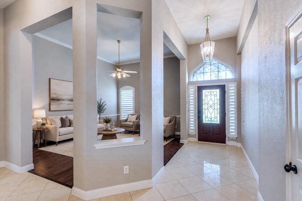 2913 Bellerive Drive - Photo 2