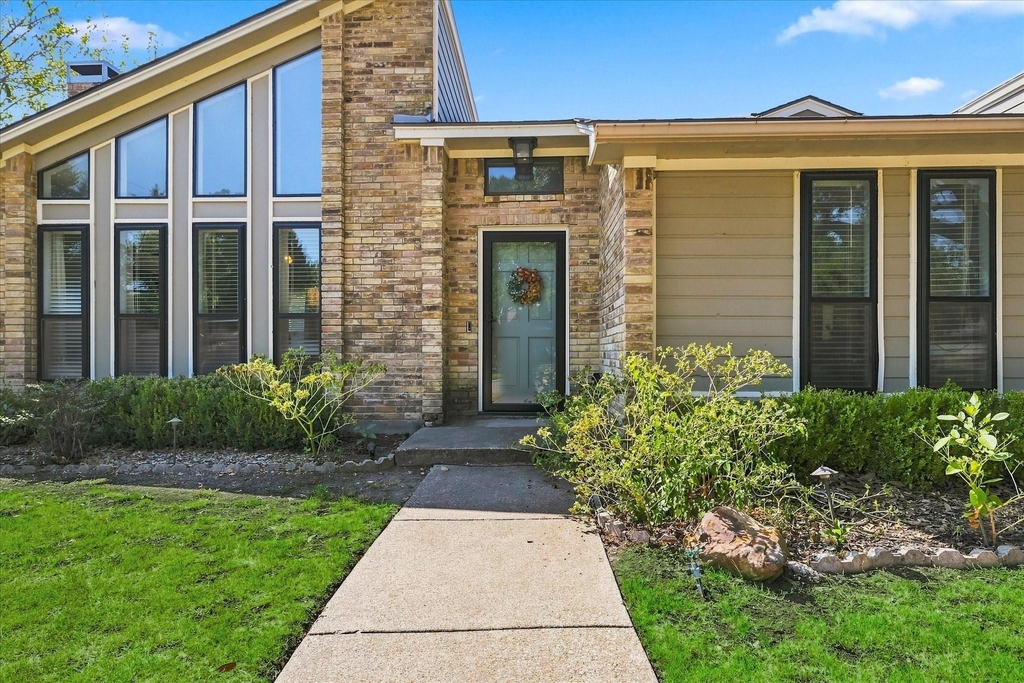 924 Thoreau Lane - Photo 3