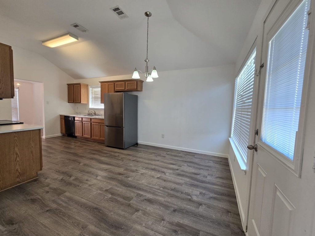 108 Cherokee Drive - Photo 2