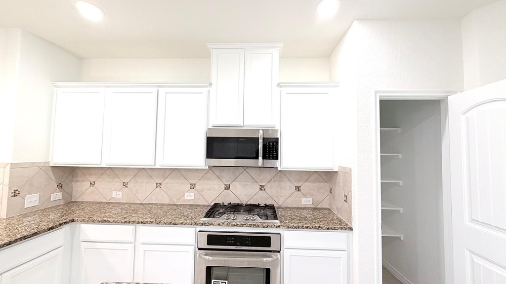 10020 Kemah Place - Photo 11