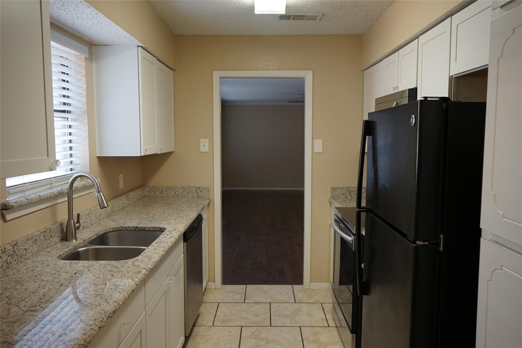 122 S Pipeline Road W - Photo 2