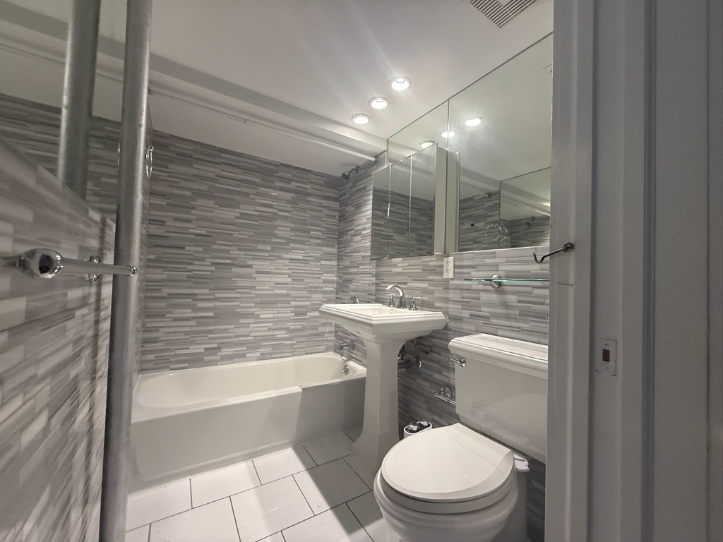326 East 100th Street - Photo 4