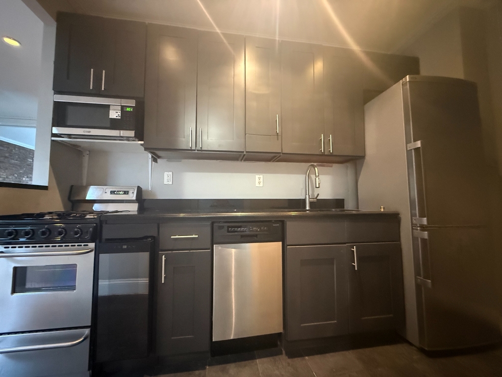326 East 100th Street - Photo 9