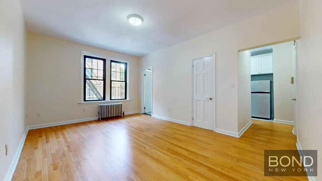 218 West 10th Street - Photo 2