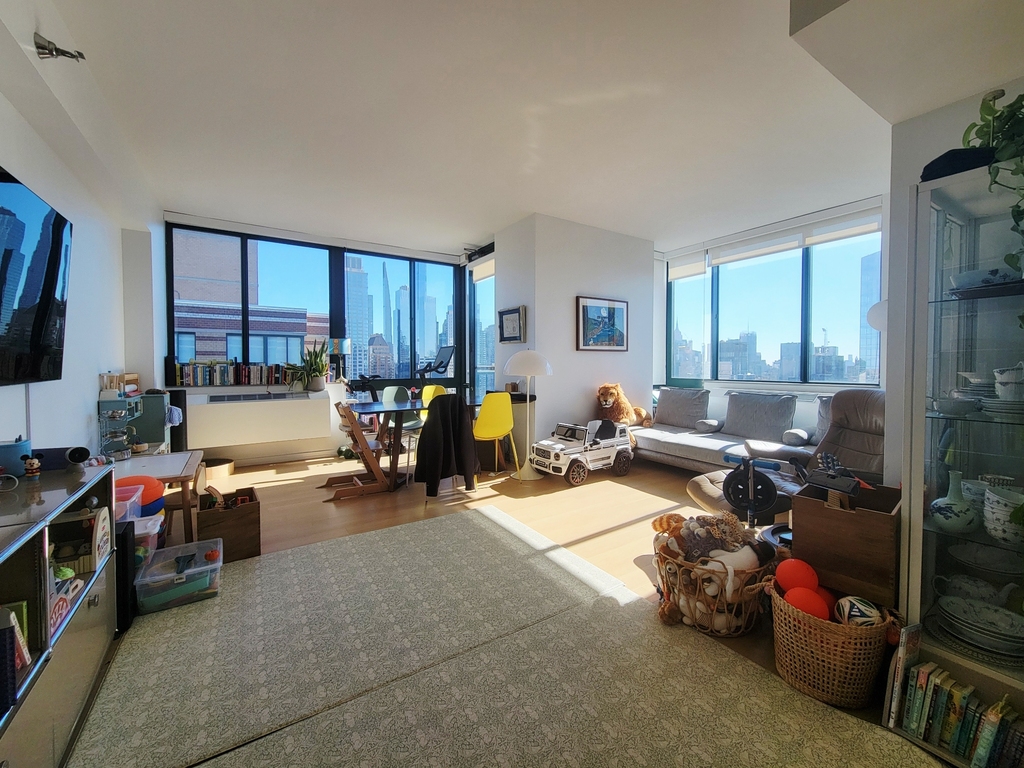 75 West End Avenue - Photo 0