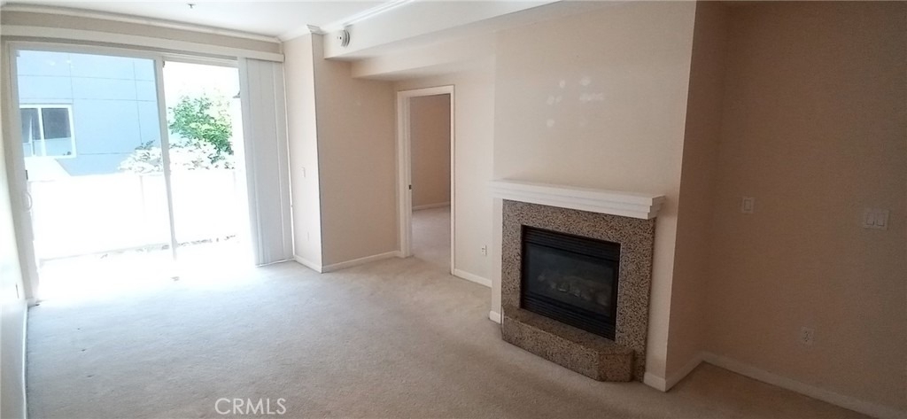 160 S Hudson - Photo 2