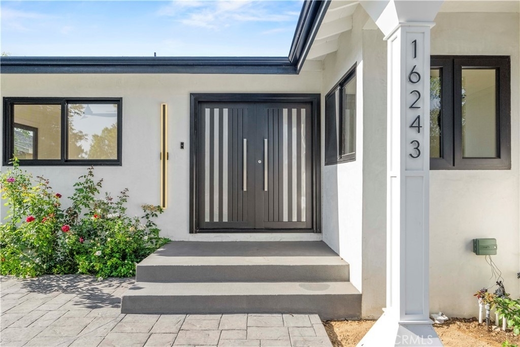 16243 Chatsworth Street - Photo 2