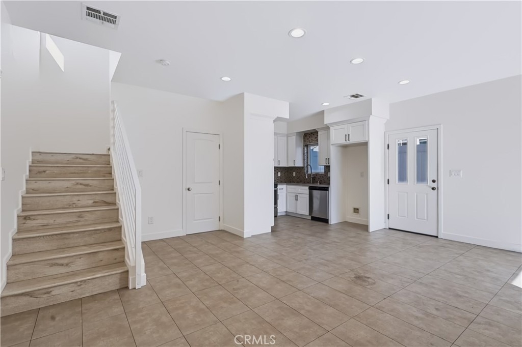 18311 Schoolcraft Street - Photo 12
