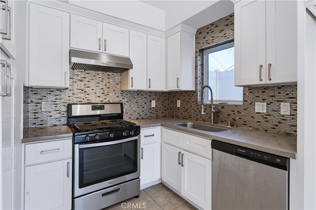 18311 Schoolcraft Street - Photo 9