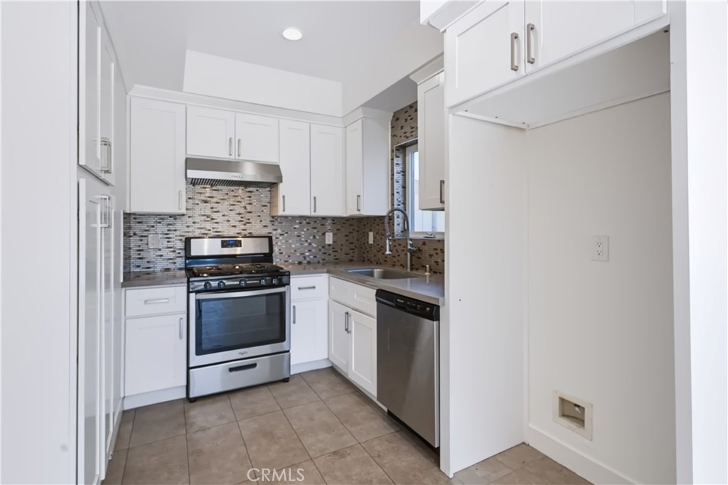 18311 Schoolcraft Street - Photo 8