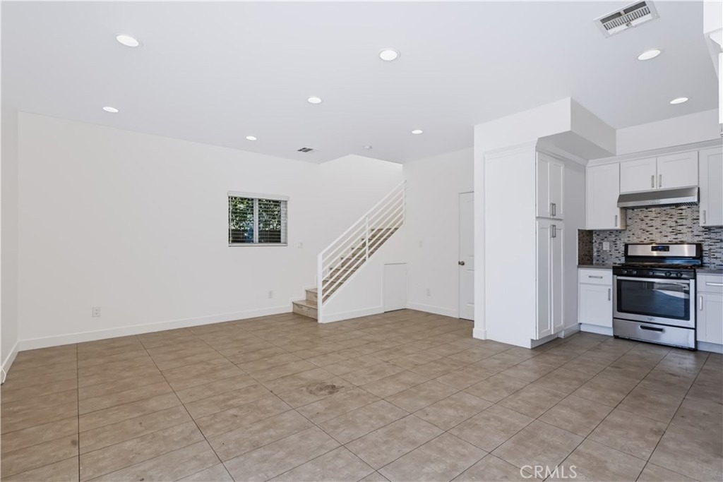 18311 Schoolcraft Street - Photo 6