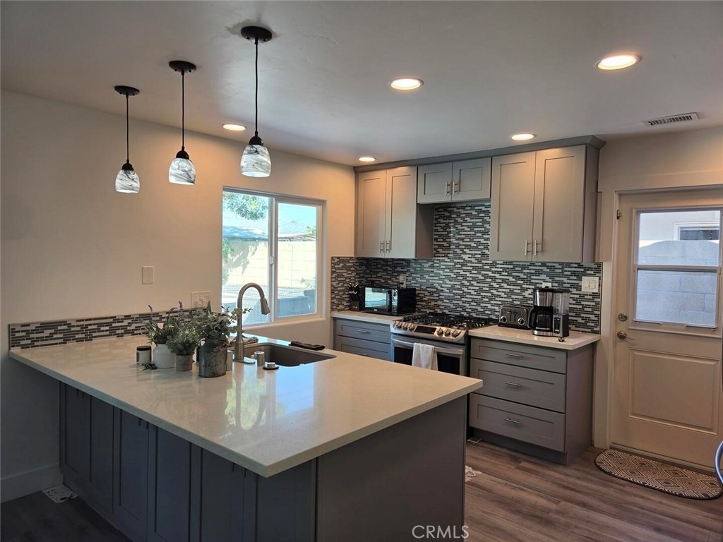 1628 White Oak - Photo 1