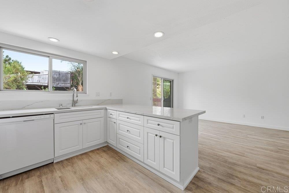 155 Rosebay Drive - Photo 3