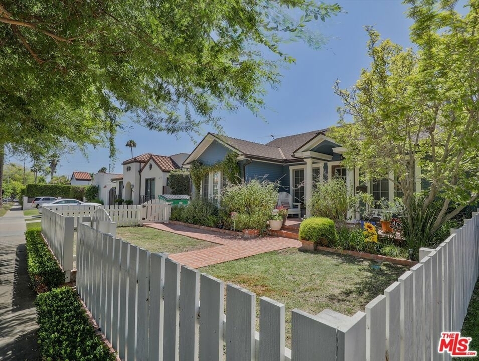 843 N Stanley Avenue - Photo 4