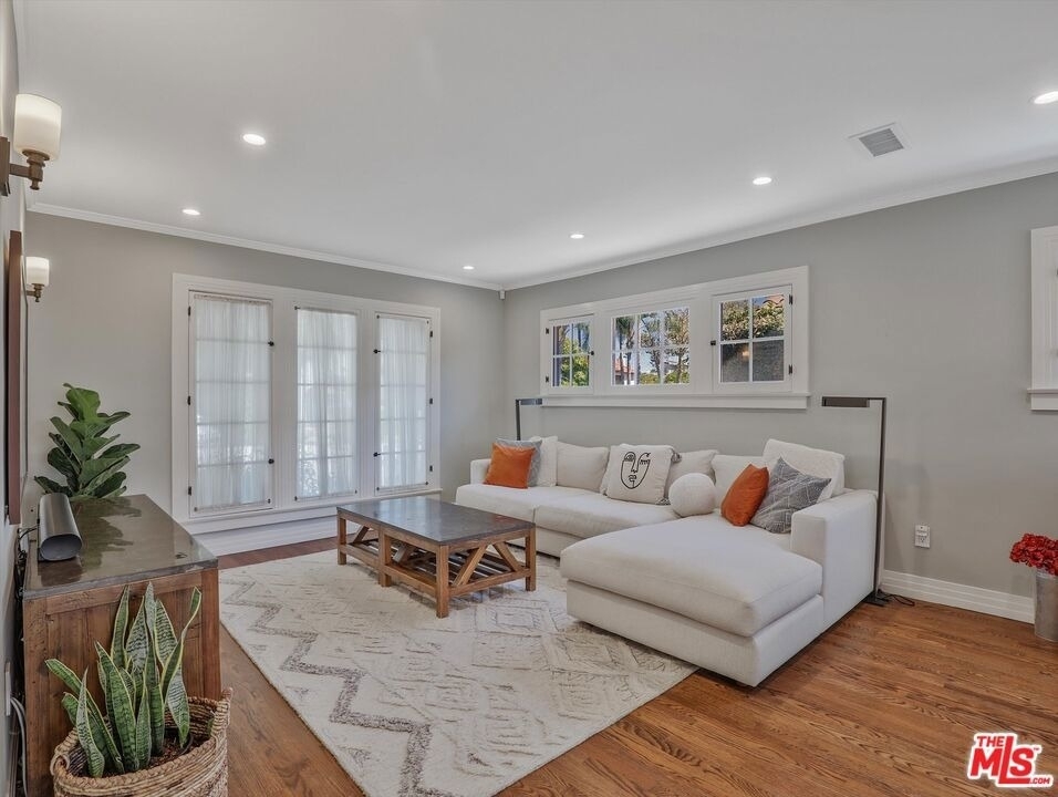 843 N Stanley Avenue - Photo 20