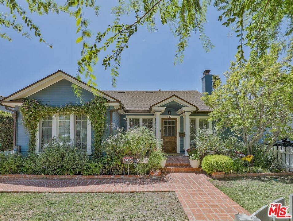 843 N Stanley Avenue - Photo 3