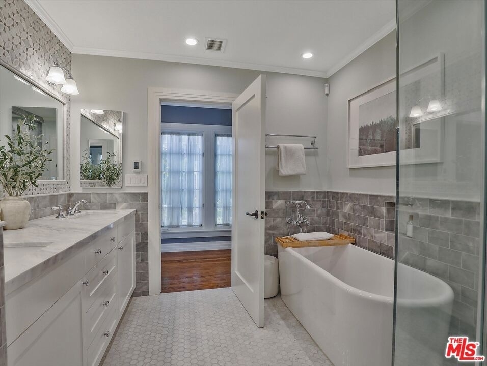 843 N Stanley Avenue - Photo 12