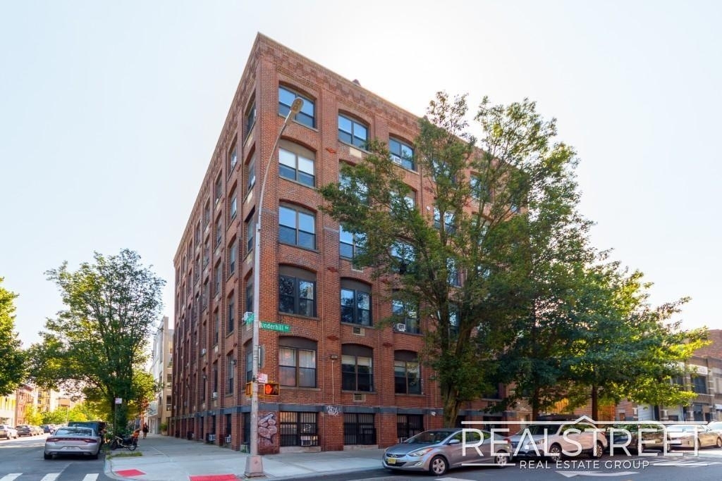 93 Underhill Avenue - Photo 16