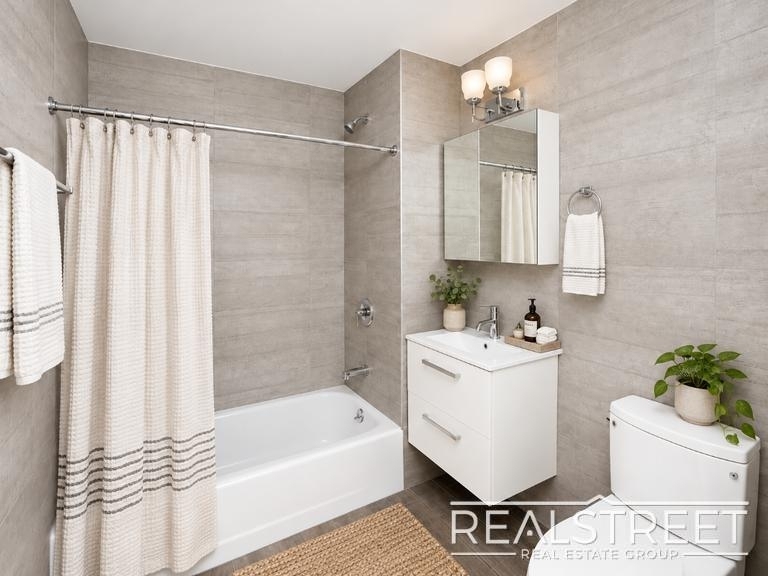 90-02 Queens Blvd - Photo 6