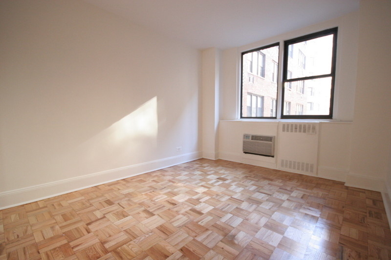 East 79th Street - Photo 2