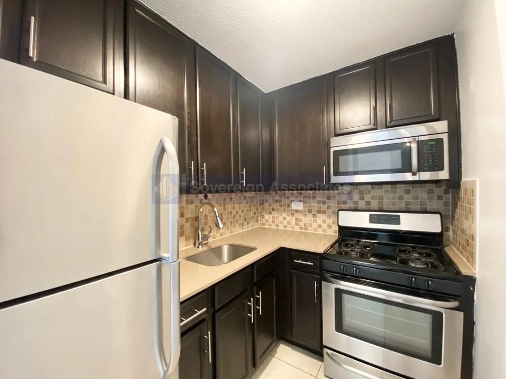 3333 Broadway - Photo 2