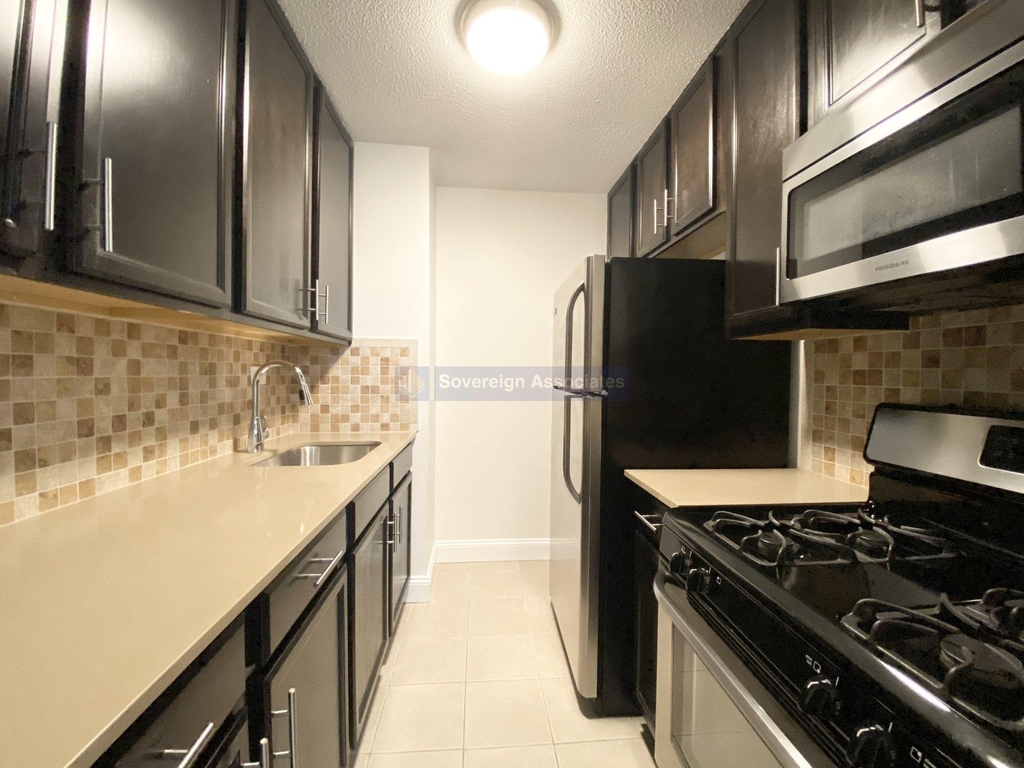 3333 Broadway - Photo 2