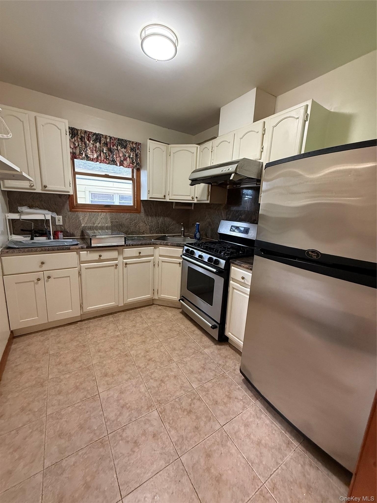 67-49 185th Street - Photo 2
