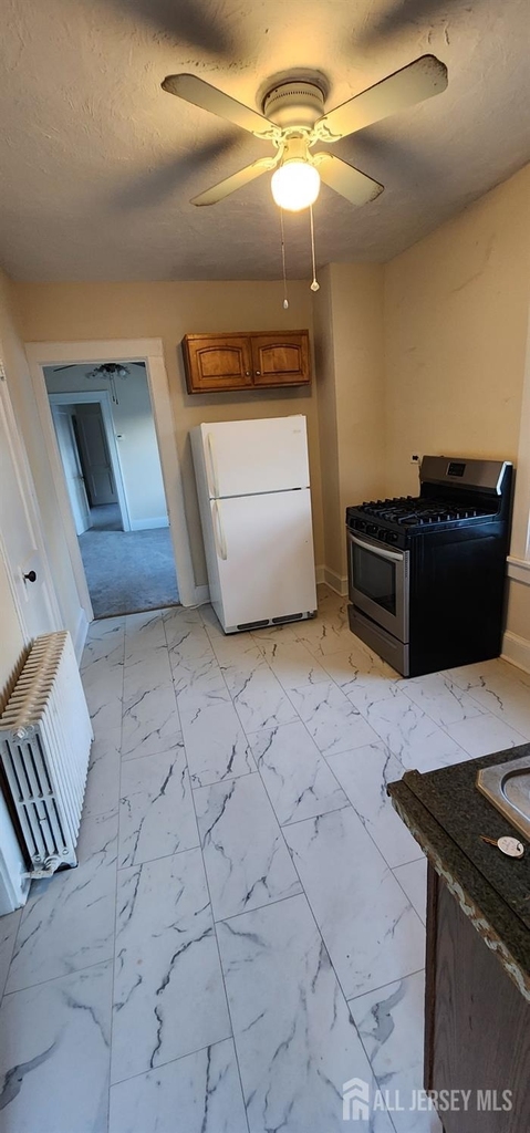 124 Runyon Avenue - Photo 2