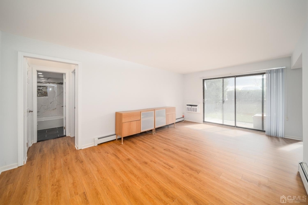 827-d Main Street - Photo 2