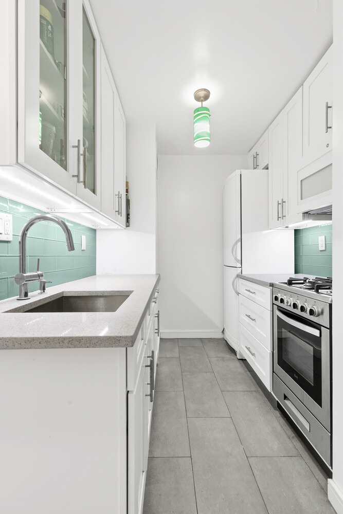 7 E 14th Street - Photo 0