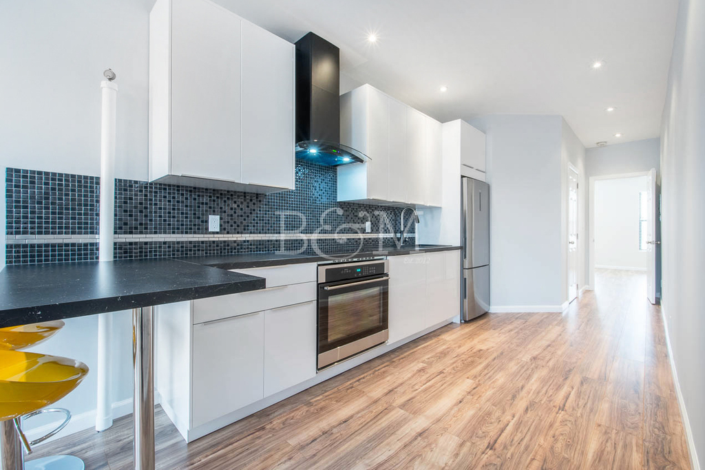 106 Eckford Street - Photo 1