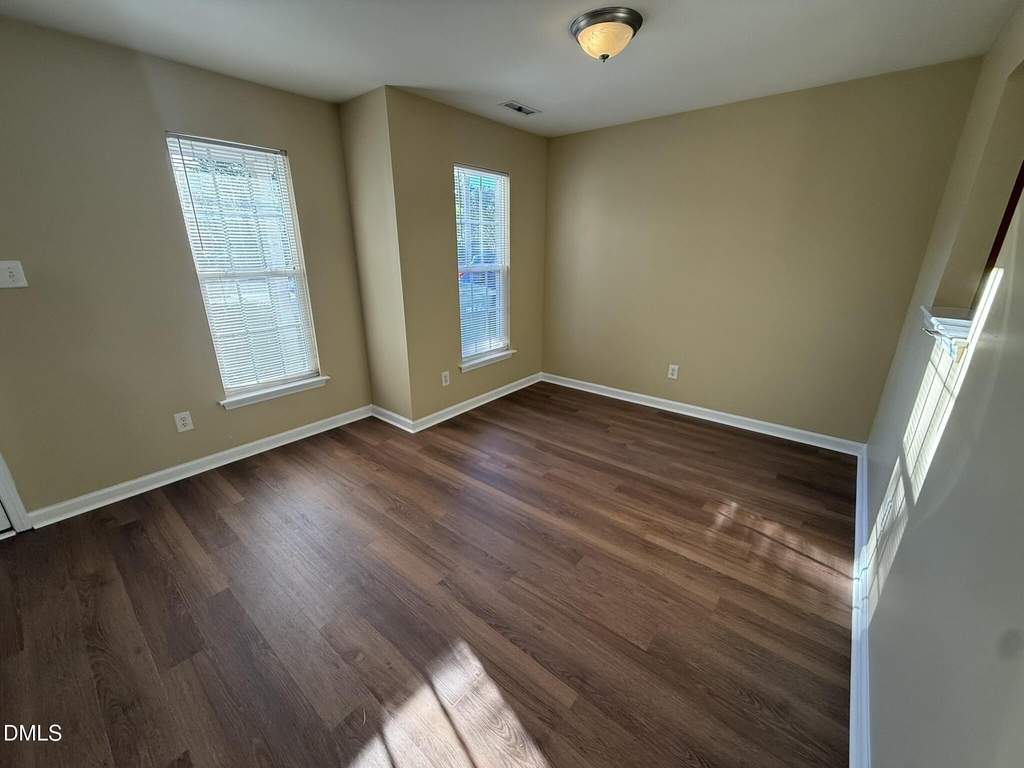 1517 Essexwood Drive - Photo 9