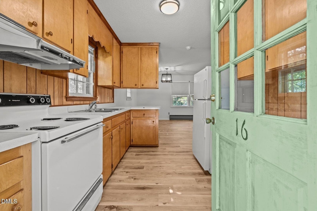 16 Parkwood - Photo 1
