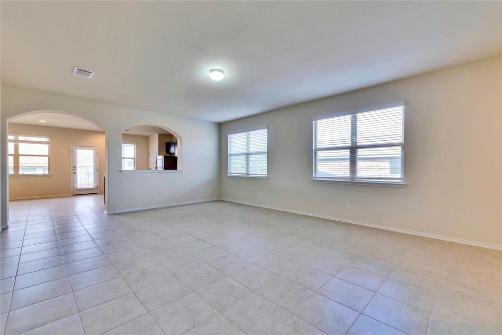 728 Coltrane Dr - Photo 6