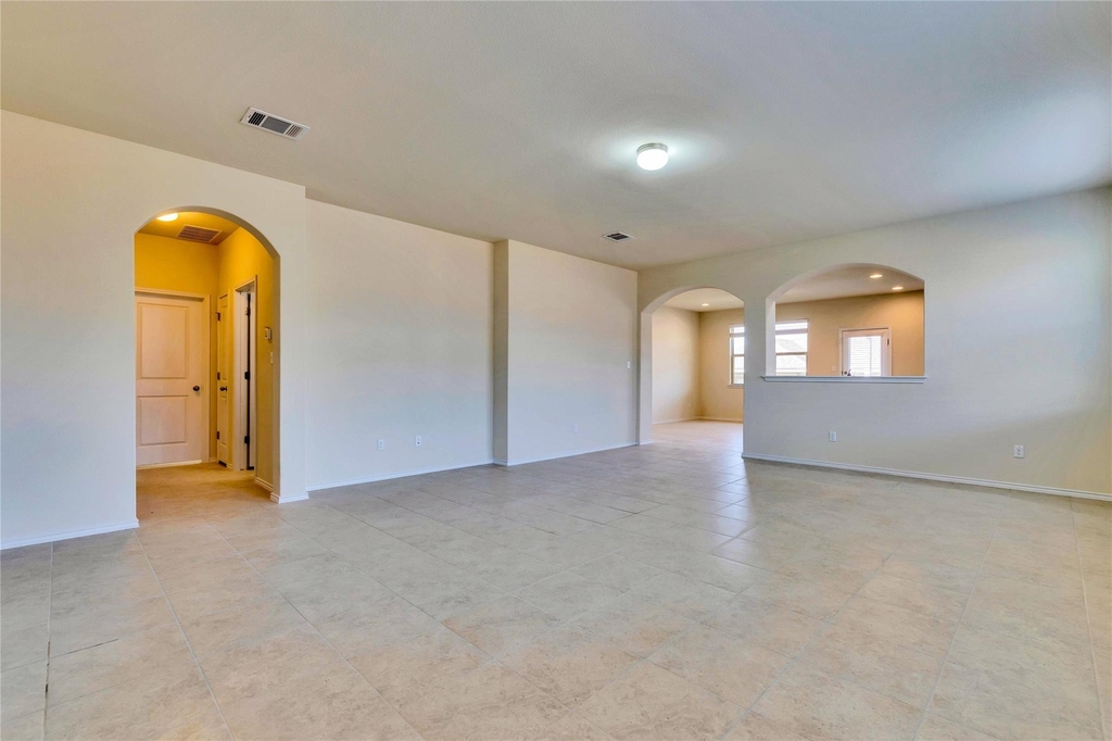 728 Coltrane Dr - Photo 5
