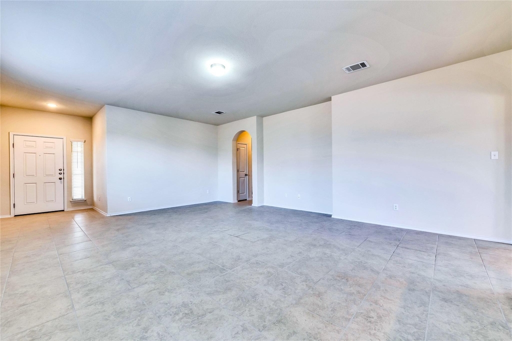728 Coltrane Dr - Photo 4