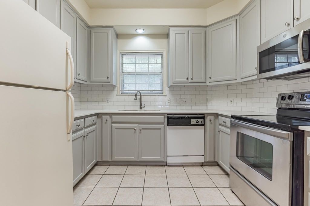 2100 San Gabriel St, Tx 78705 St - Photo 1