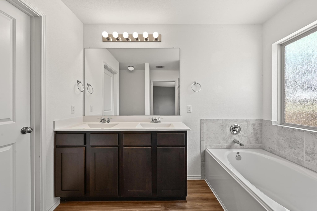 10404 Premier Park St - Photo 14