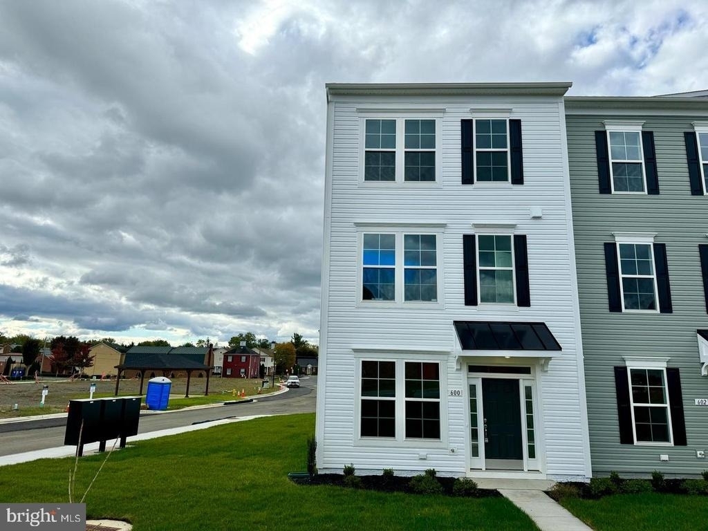600 Hemsworth Lane - Photo 0