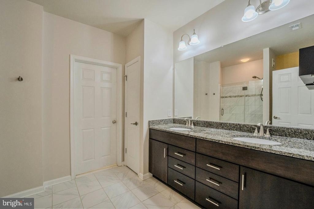 42677 Wardlaw Terrace - Photo 16