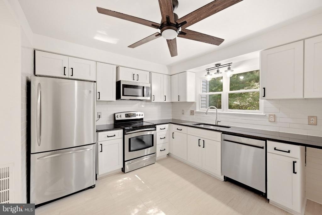 5986 Powells Landing Road - Photo 12