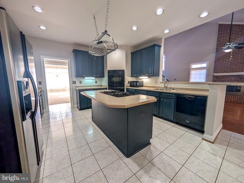 6441 Lake Meadow Drive - Photo 5