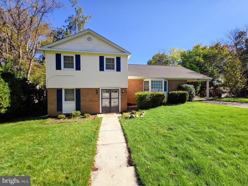4221 N Valiant Court - Photo 0