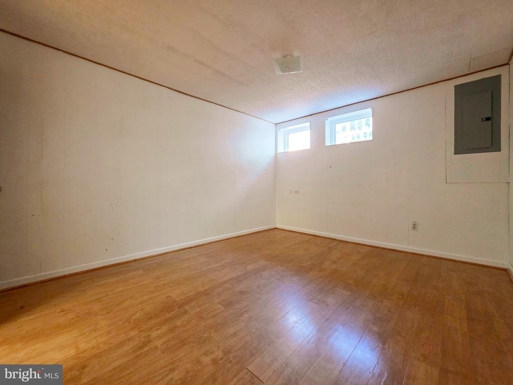 4221 N Valiant Court - Photo 34
