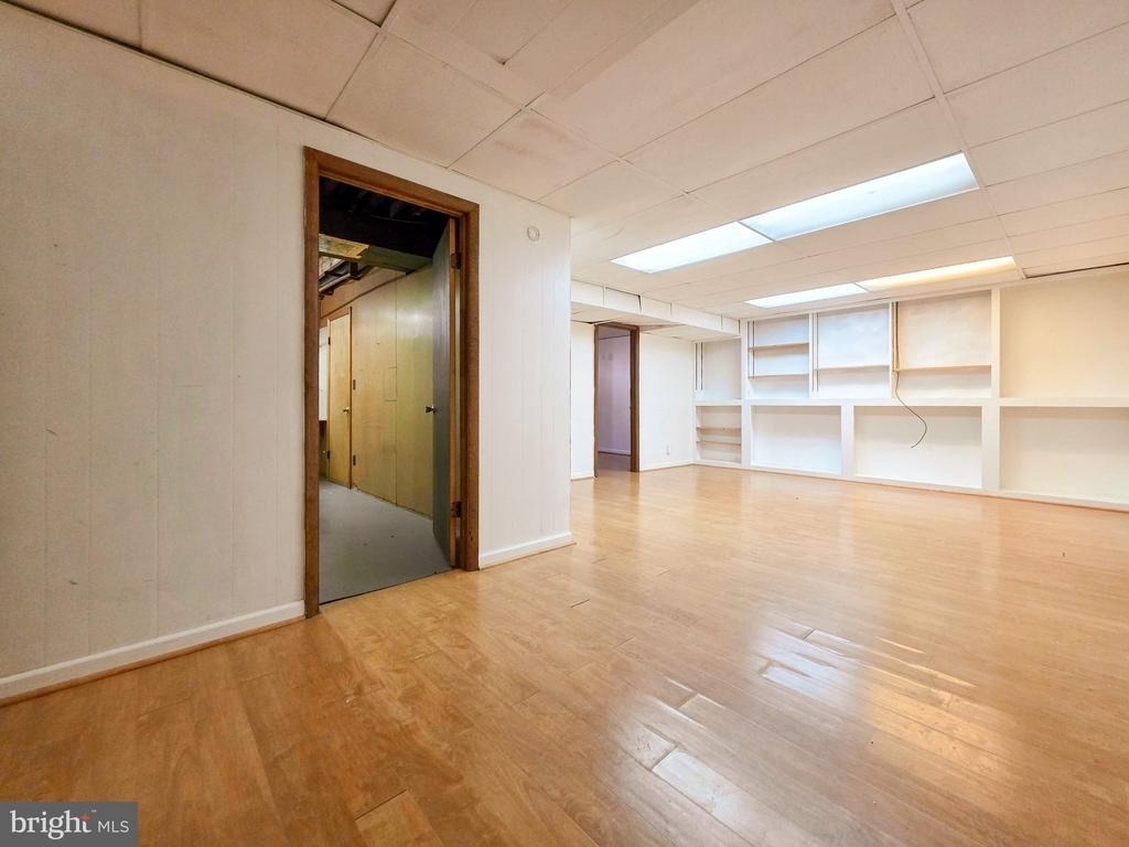 4221 N Valiant Court - Photo 32