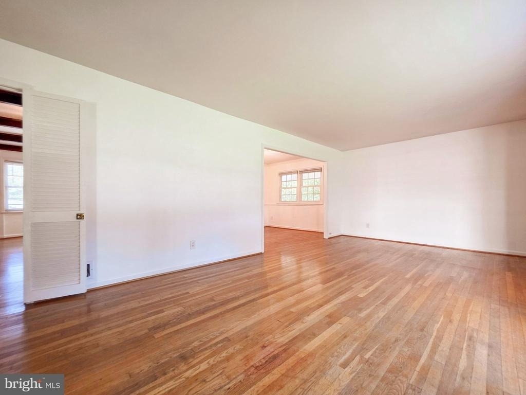 4221 N Valiant Court - Photo 17