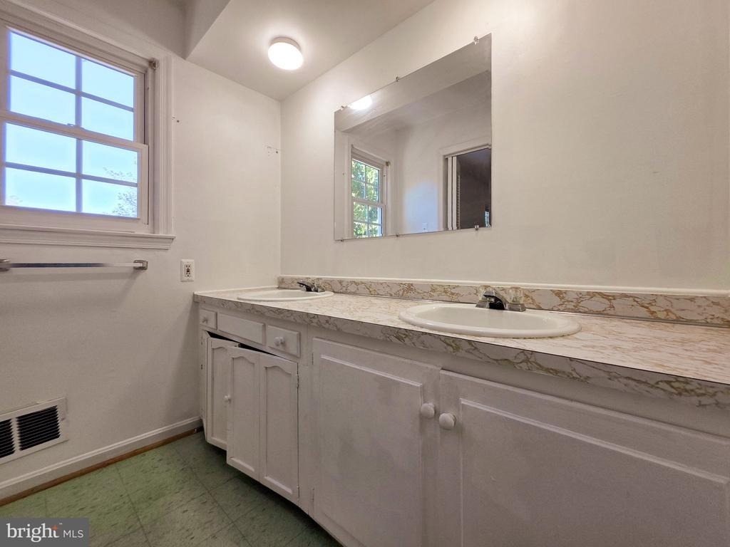 4221 N Valiant Court - Photo 29