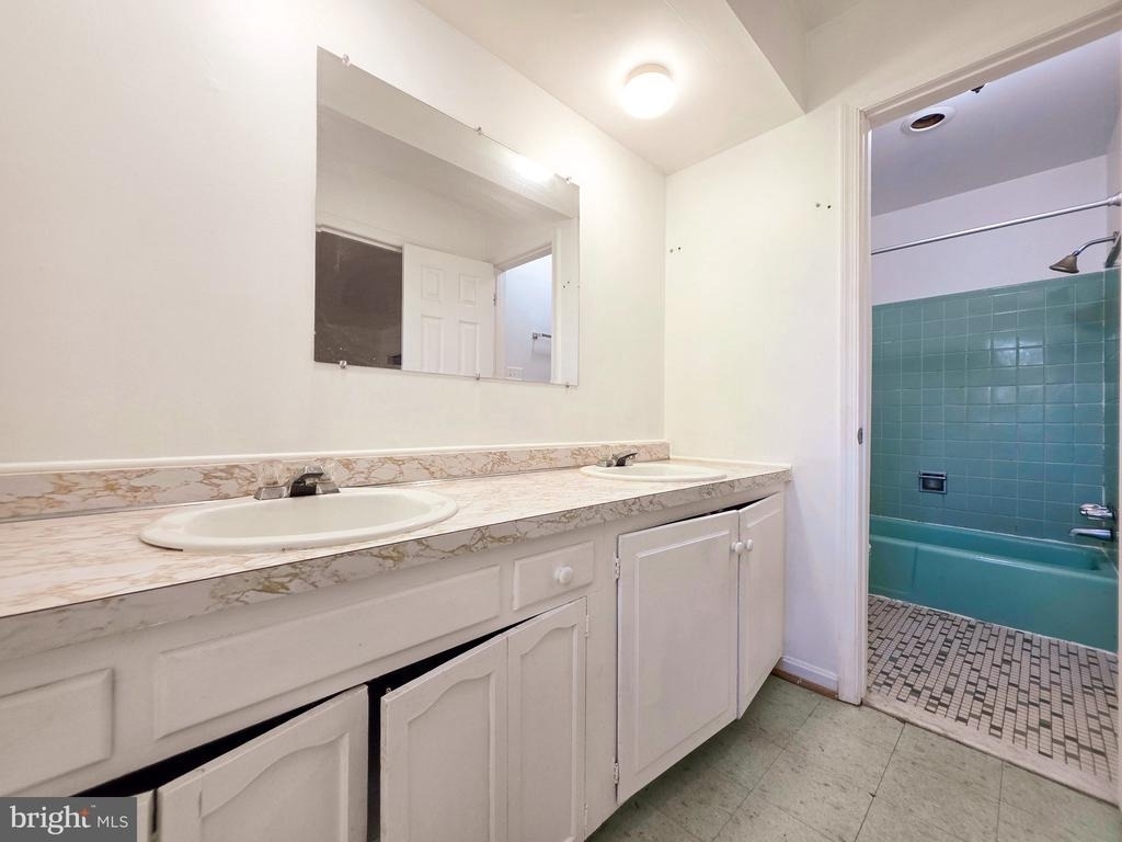 4221 N Valiant Court - Photo 30
